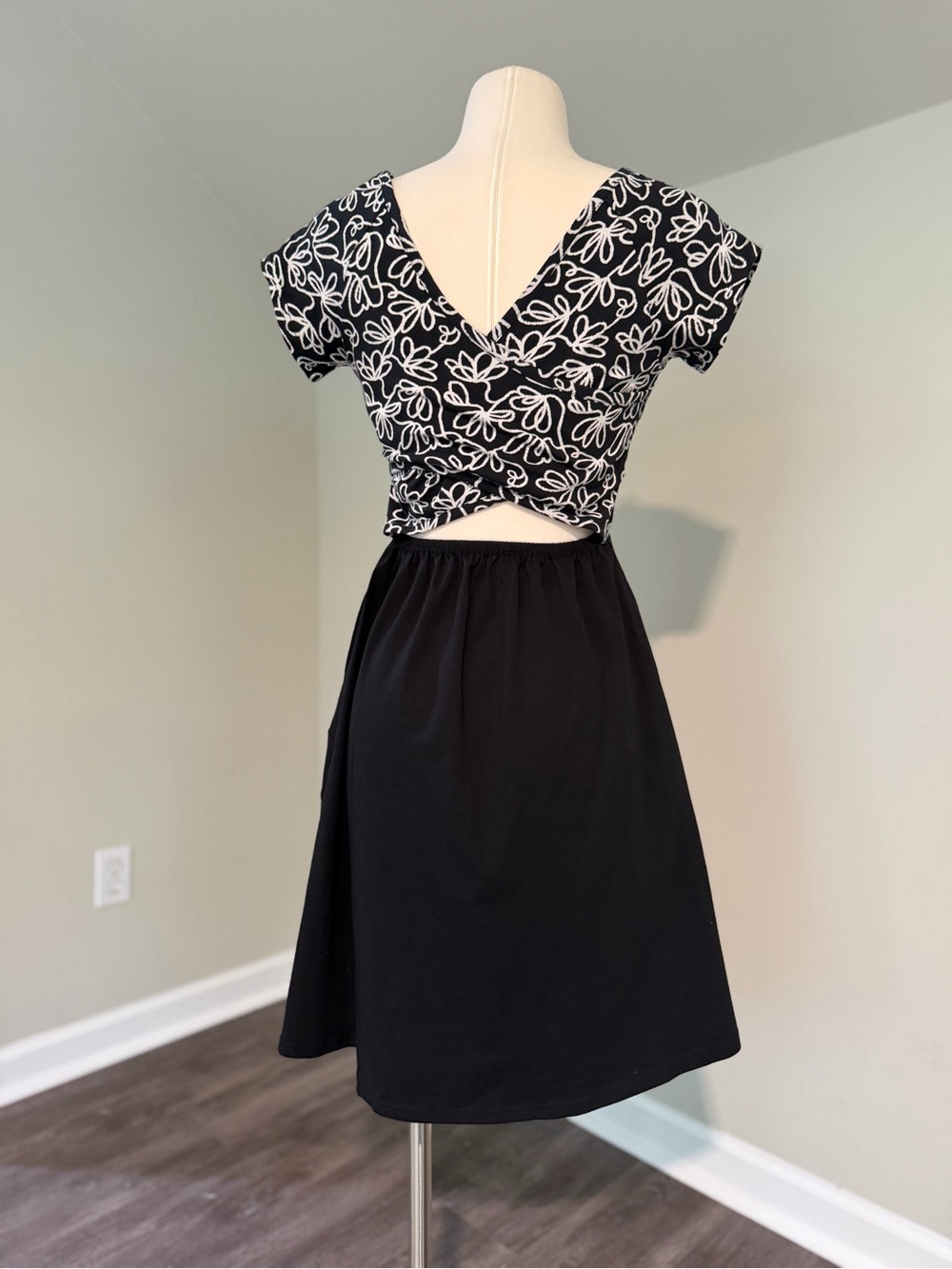 NWT Pact Dress - Organic Cotton, Floral, Criss Cross Back, Short Sleeve - Picture 6 of 13
